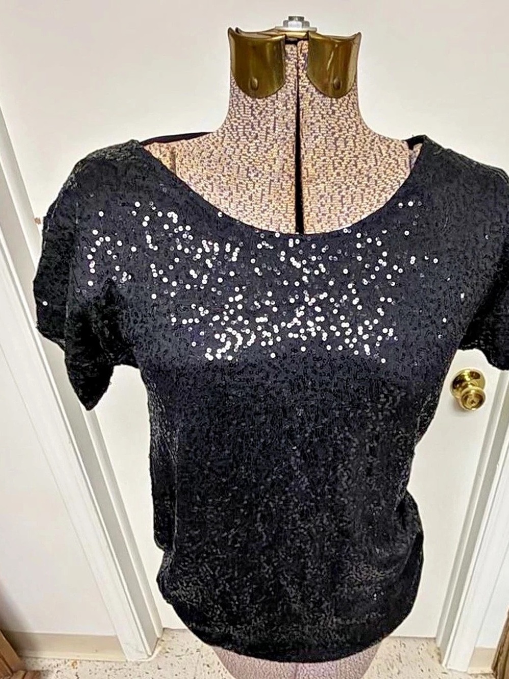 Victoria'Small Secret Sequin Short Sleeve Top in Black Size Small Like New